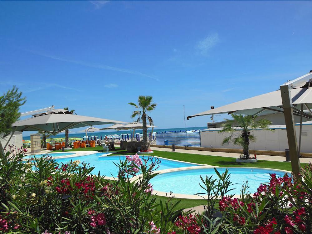Hotel Astor Alba Adriatica Exterior foto