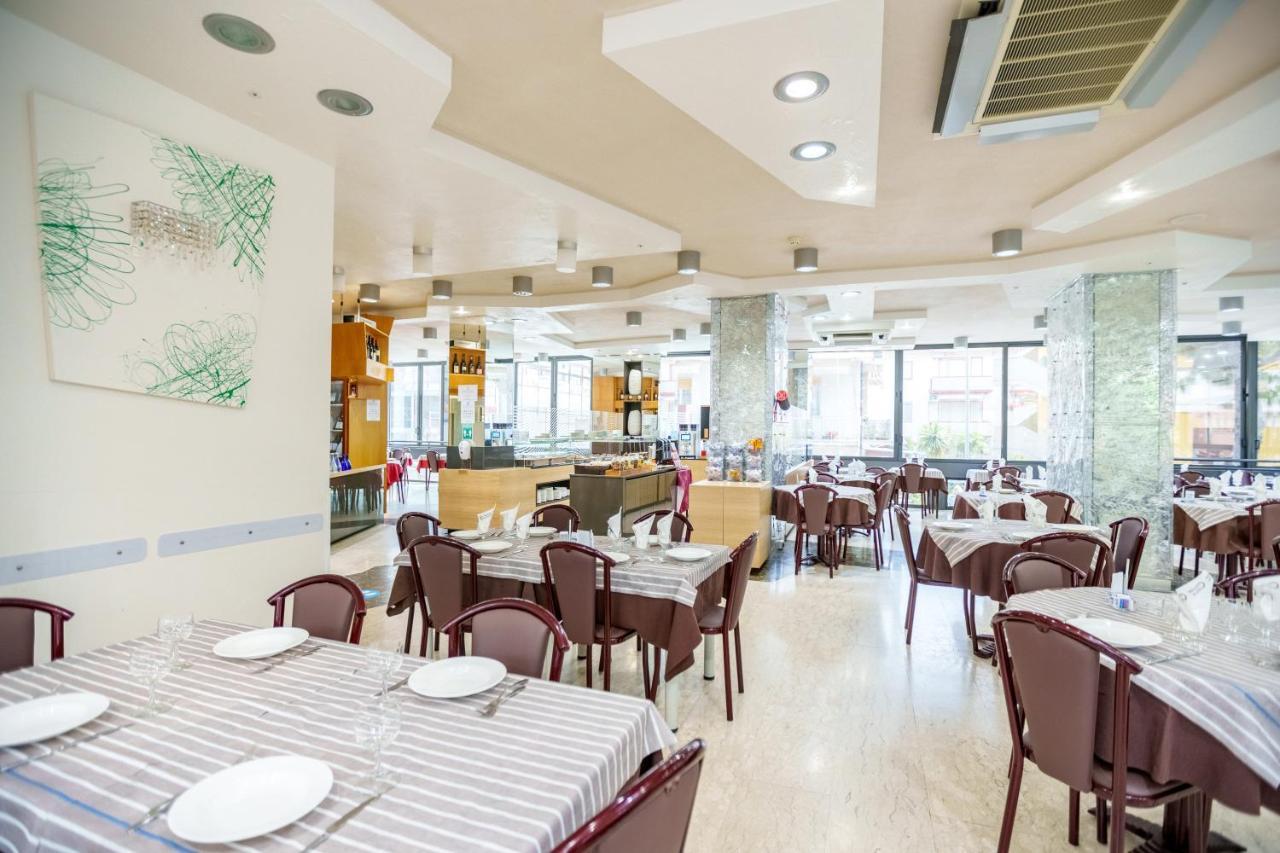 Hotel Astor Alba Adriatica Exterior foto