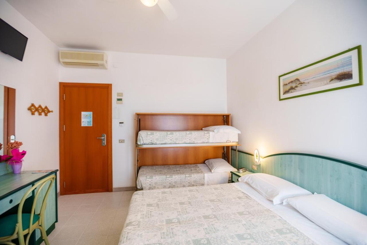 Hotel Astor Alba Adriatica Exterior foto
