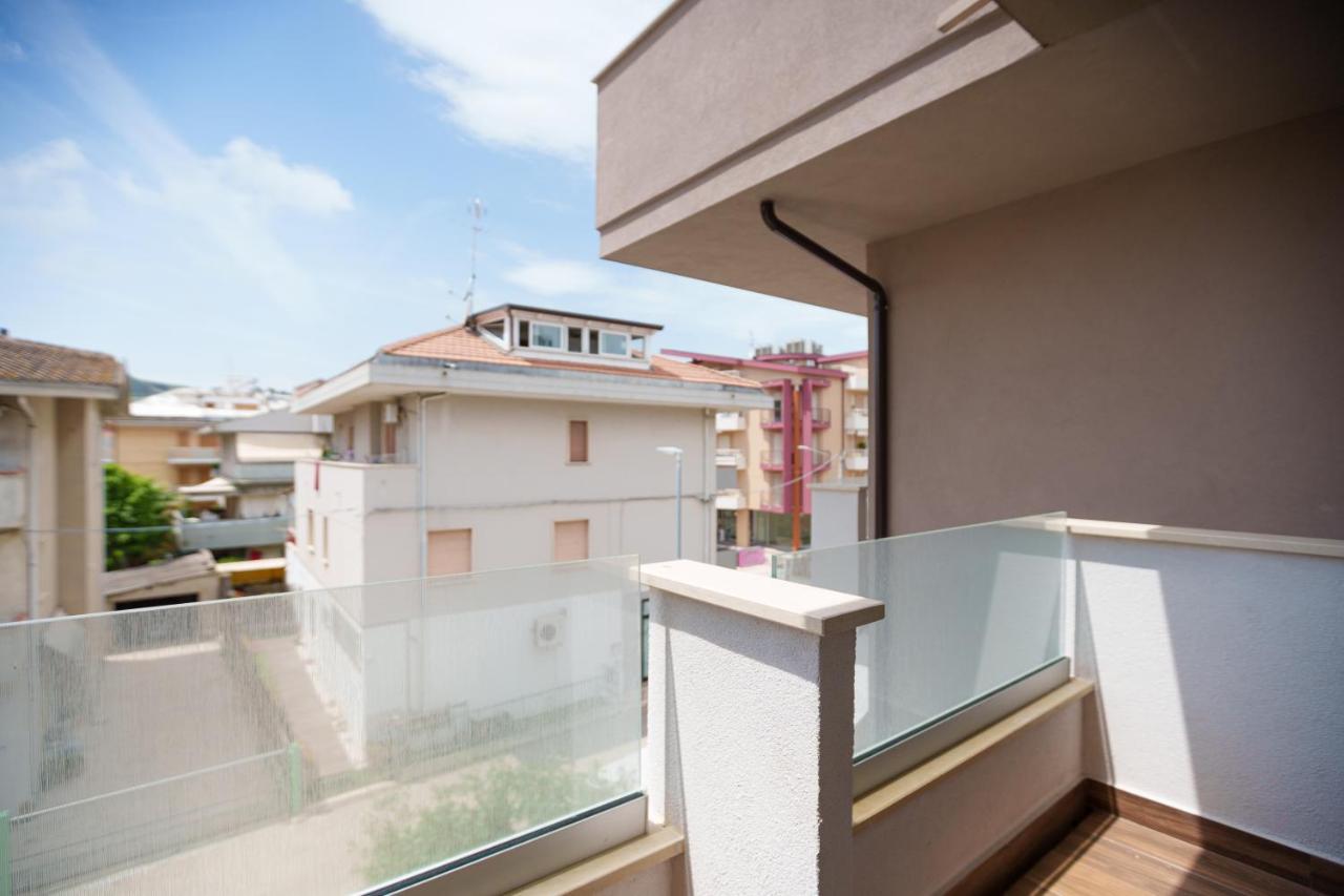 Hotel Astor Alba Adriatica Exterior foto