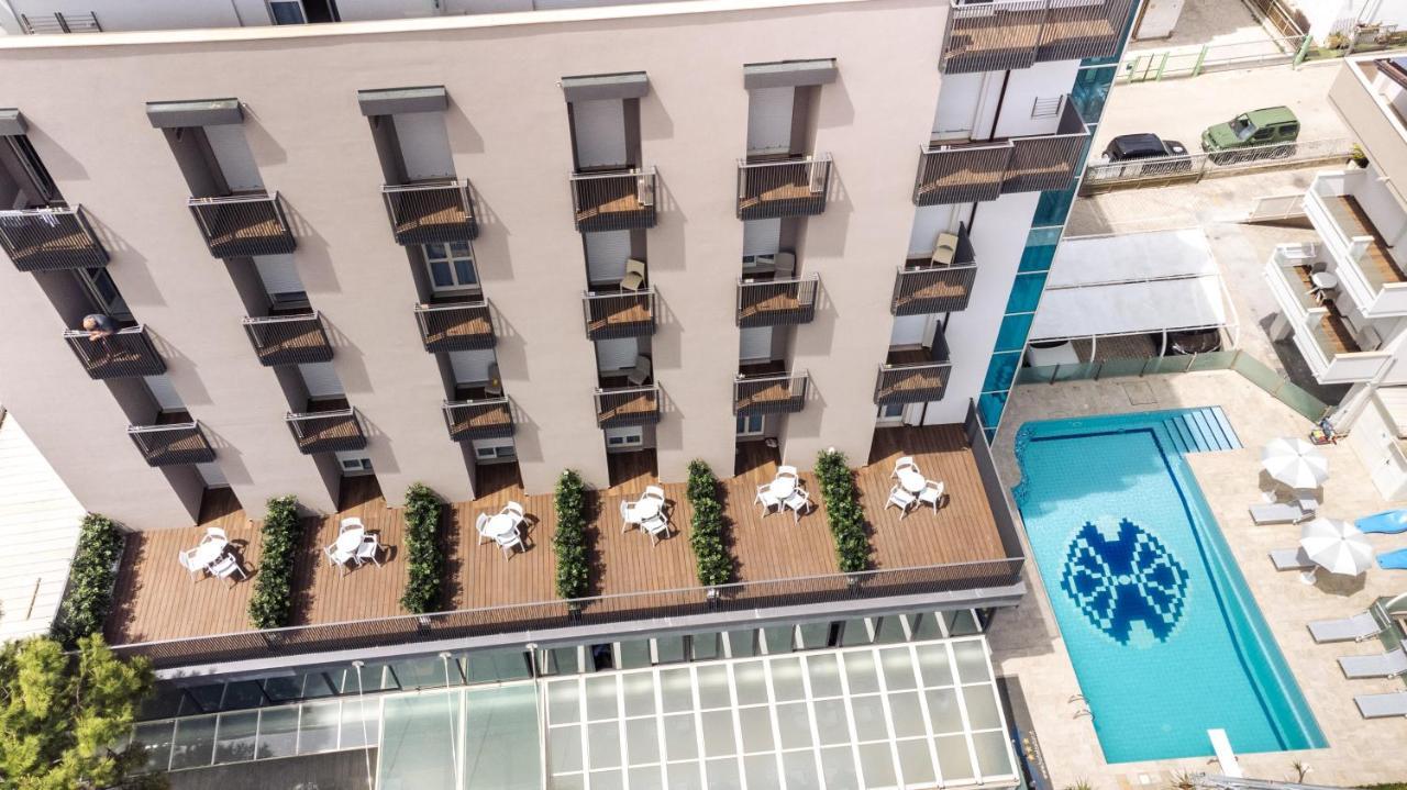 Hotel Astor Alba Adriatica Exterior foto