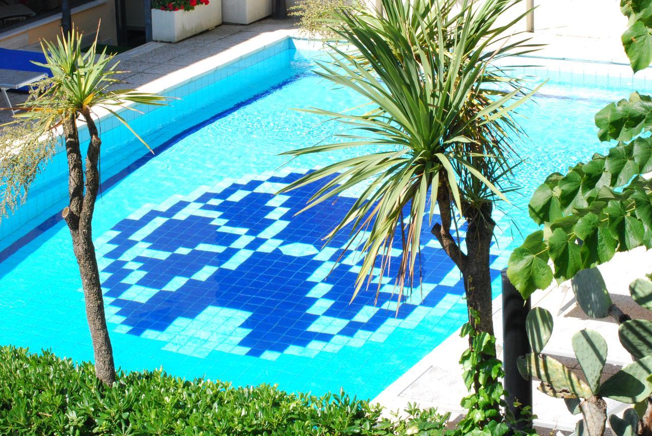 Hotel Astor Alba Adriatica Exterior foto
