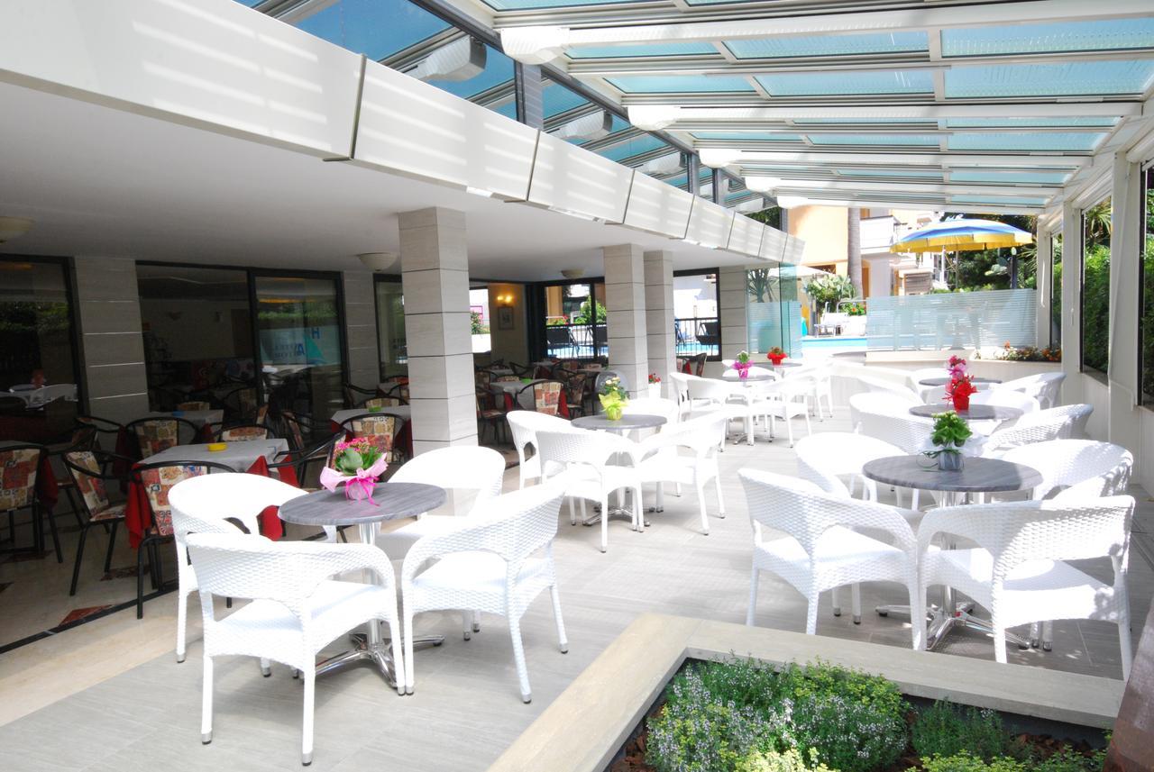Hotel Astor Alba Adriatica Exterior foto