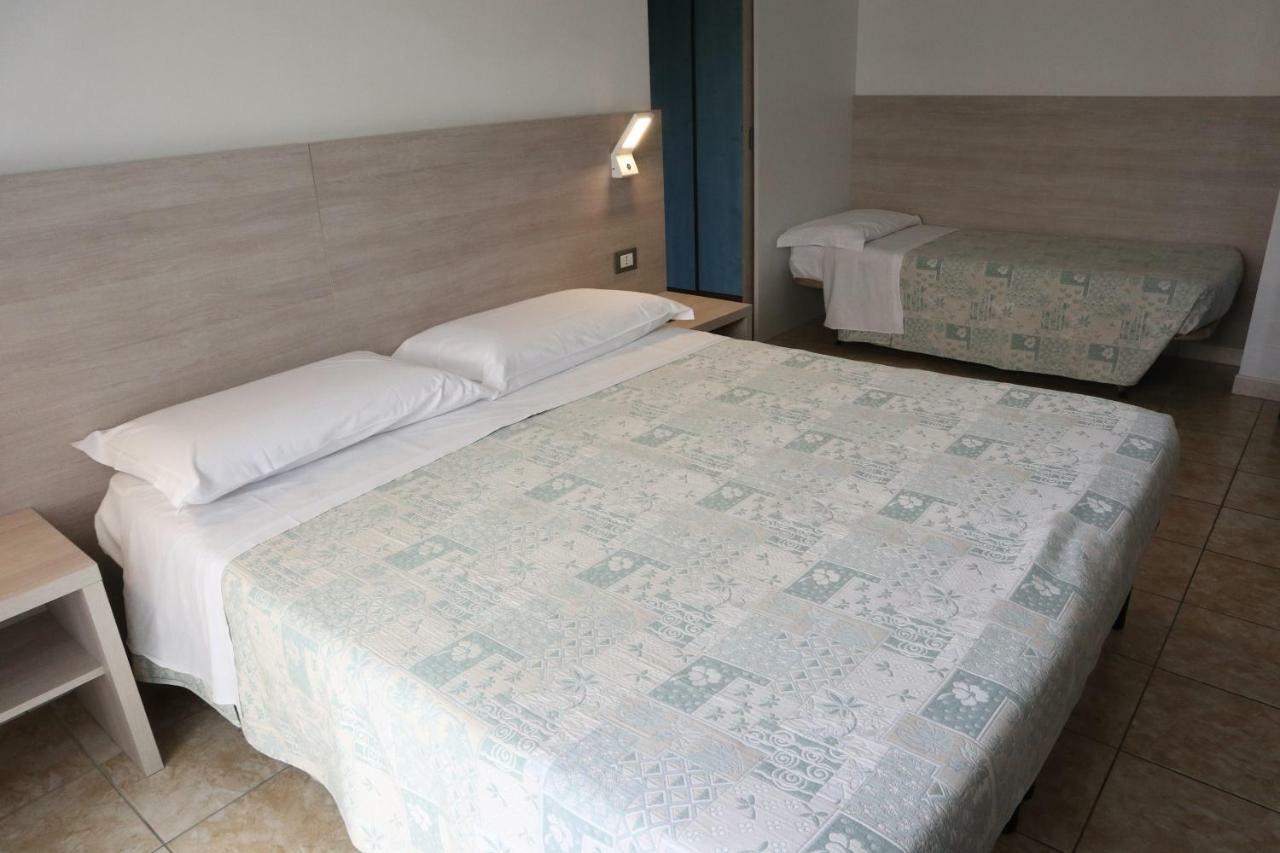 Hotel Astor Alba Adriatica Exterior foto